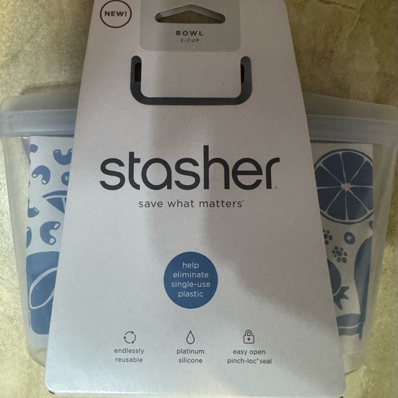 Stasher™ 1/2 Gallon Stand Up, 2 Cup Bowl, 2 Sandwich & 2 Snacks - Picture 5 of 8